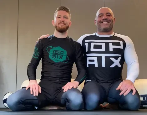 Coach Gabe Tuttle training no-gi jiu-jitsu with Joe Rogan
